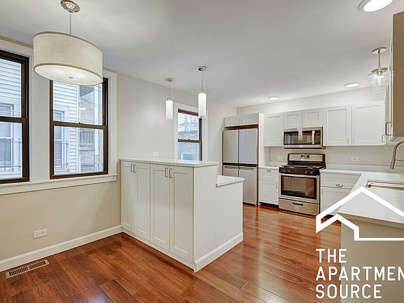 2nd image of 6641 N Greenview Ave #1F