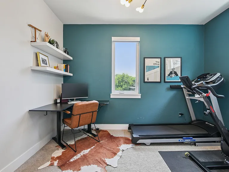 Secondary bedroom/office
