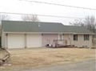 1592 Winnetka St, Dixon, IL 61021