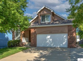 16822 Holmes Cir, Omaha, NE 68135