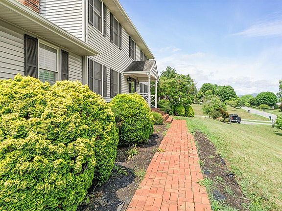 5th image of 176 McIntosh Rd