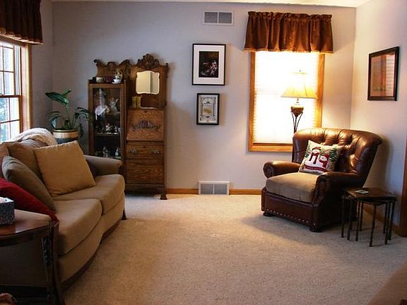 3rd image of 165 W Summerhill Pl