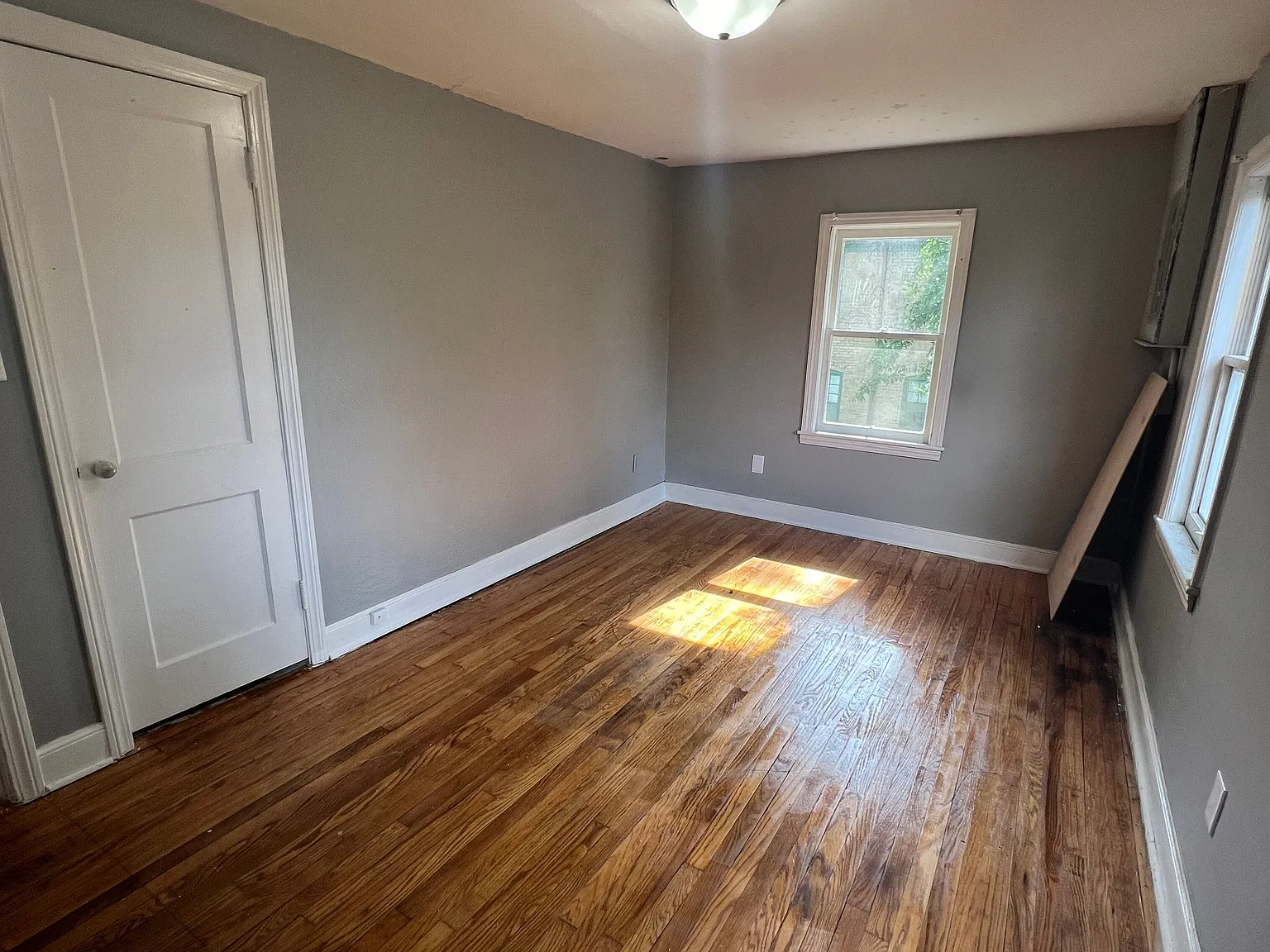 3 bed, 1.0 bath, $1,200 — Photo 1