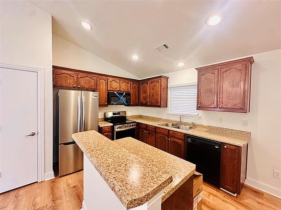 4th image of 6436 Regina Dr