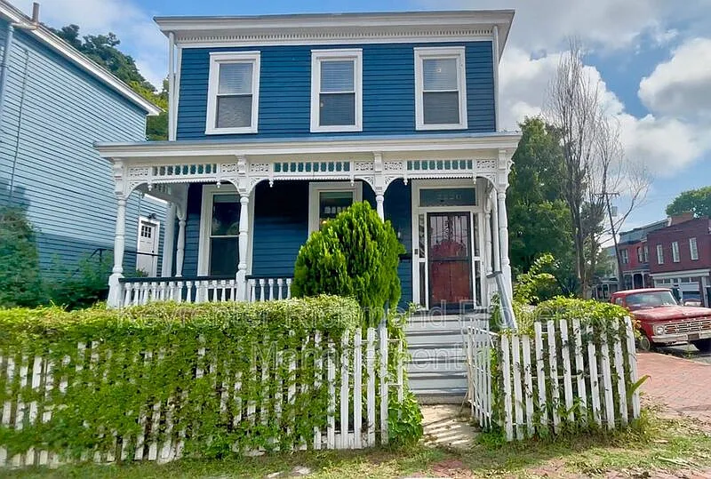 3 bed, 1.5 bath, 2192 sqft, $2,900 — Photo 1