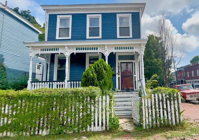2220 E Marshall St — Photo 1