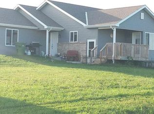 195 Northwood Ln, Palmyra, NE 68418