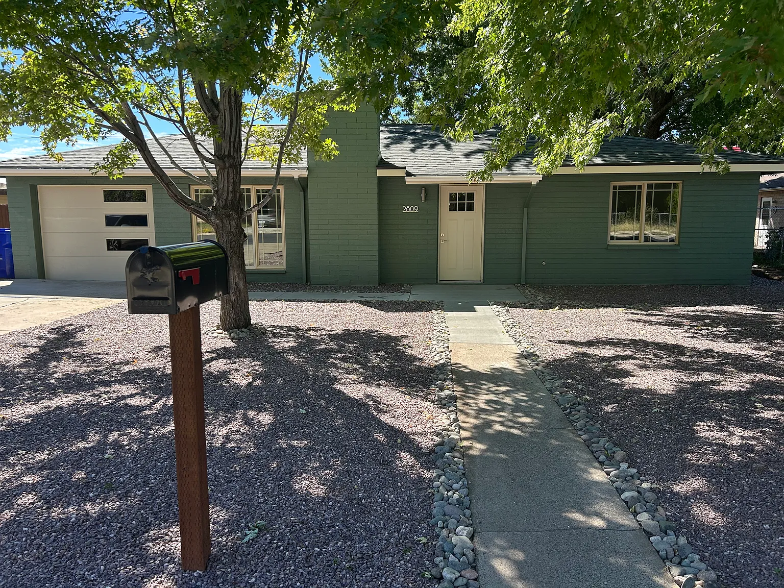 3 bed, 1.5 bath, 1031 sqft, $2,600 — Photo 1