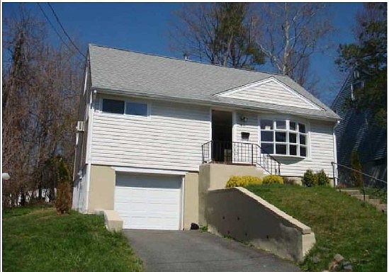 1st image of 9 Holmes St