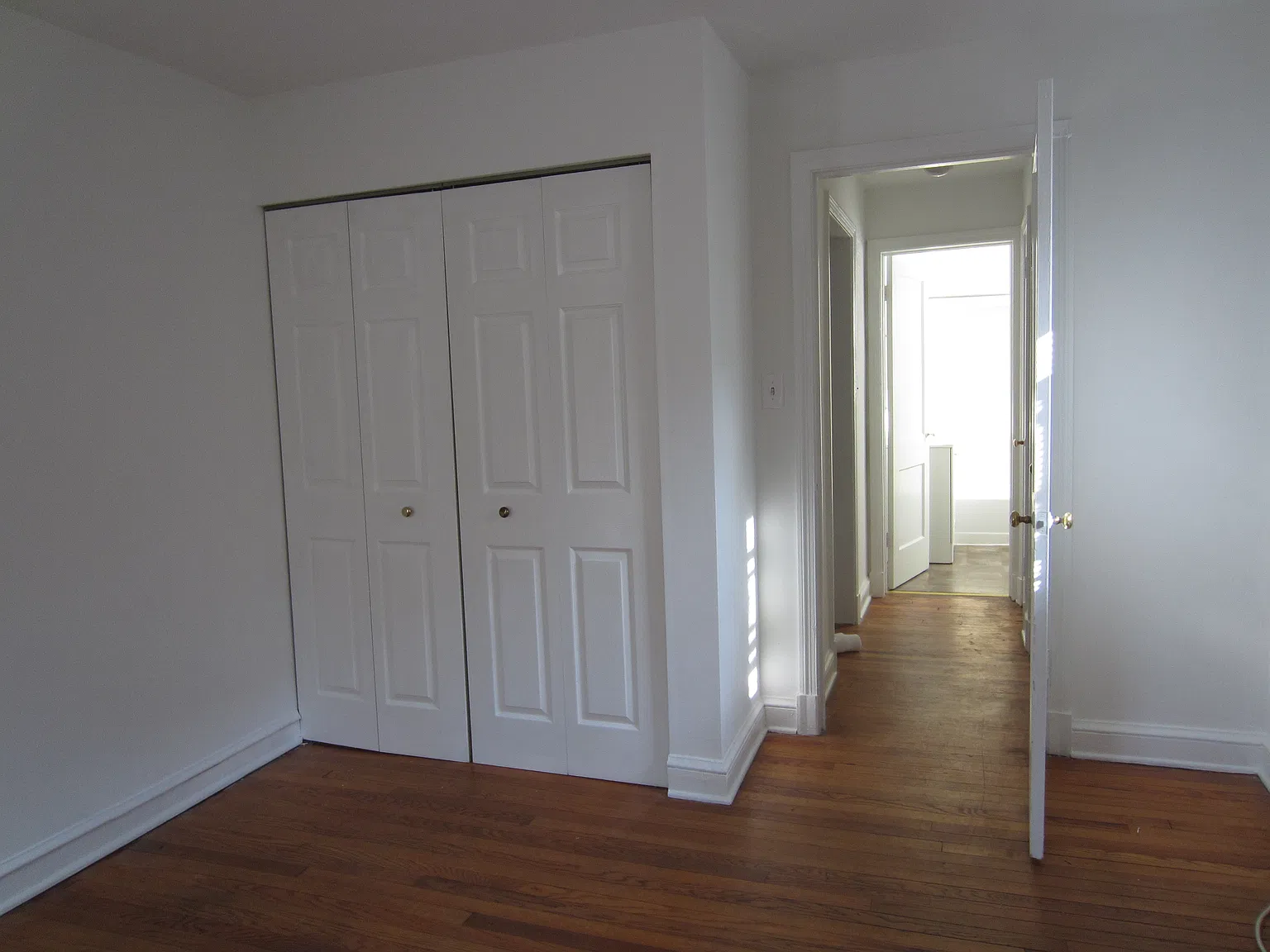 1 bed, 700 sqft, $1,100 — Photo 3