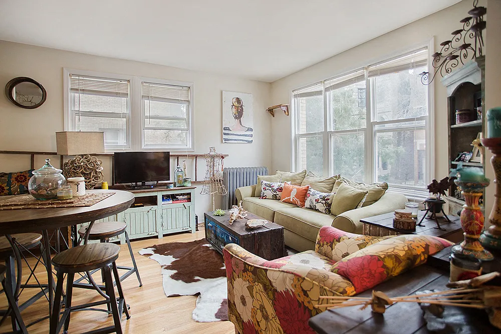 Dakin Court - 910 W Dakin St — Photo 2