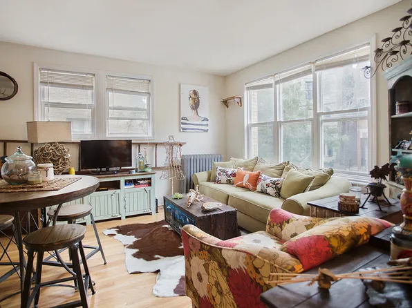 Dakin Court - 910 W Dakin St