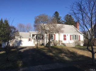 50 Potters Ln, Fairfield, CT 06824
