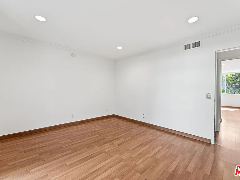 100 S Doheny Dr #213 — Photo 30