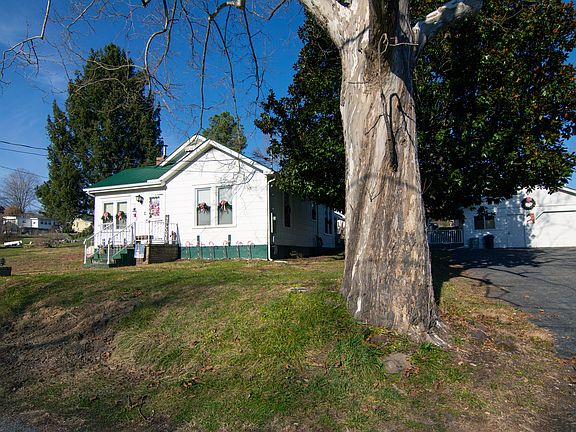 2nd image of 376 Cedar Ave