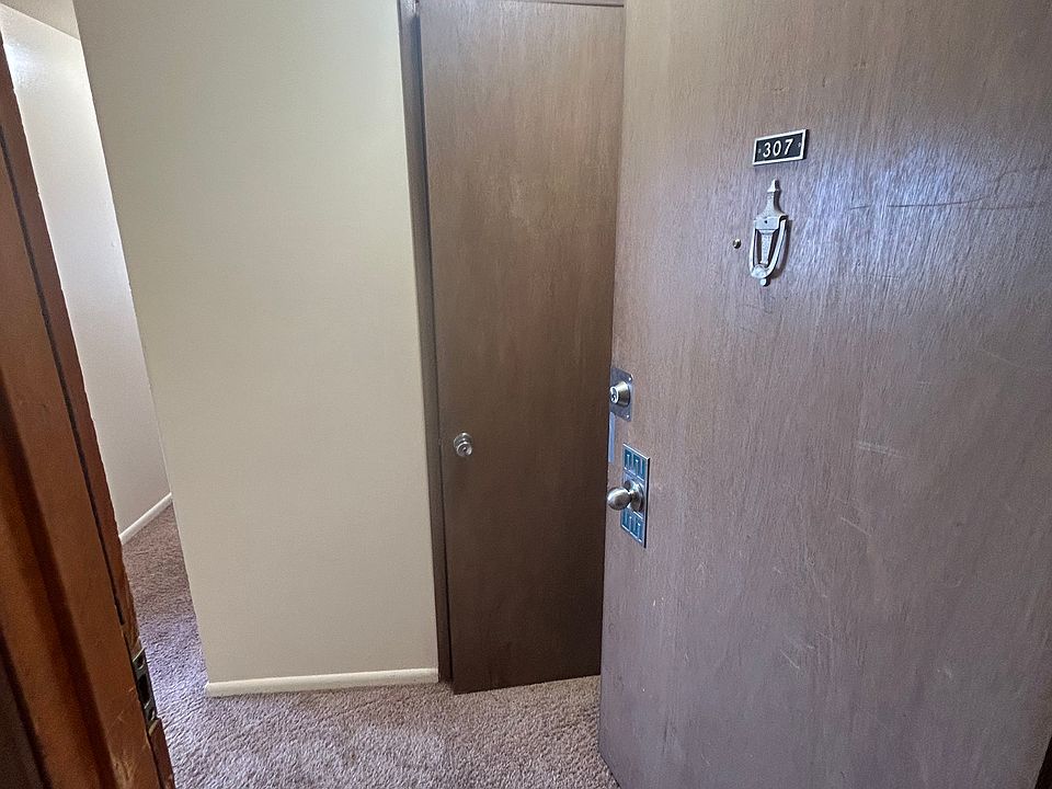 1st image of 5033 15th Ave NE #307