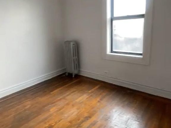 2nd image of 1521 Beach Ave