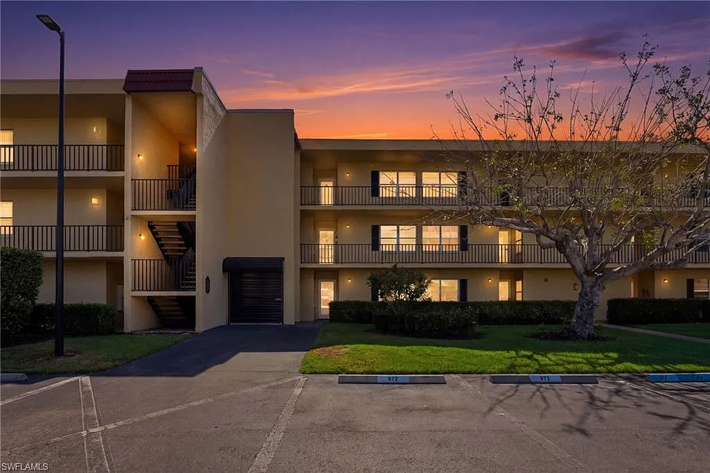 2 bed, 2.0 bath, 1000 sqft, $3,500 — Photo 2