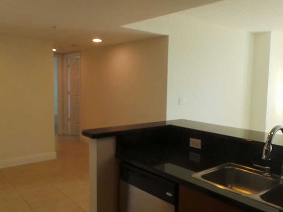 5th image of 610 Clematis St APT 520
