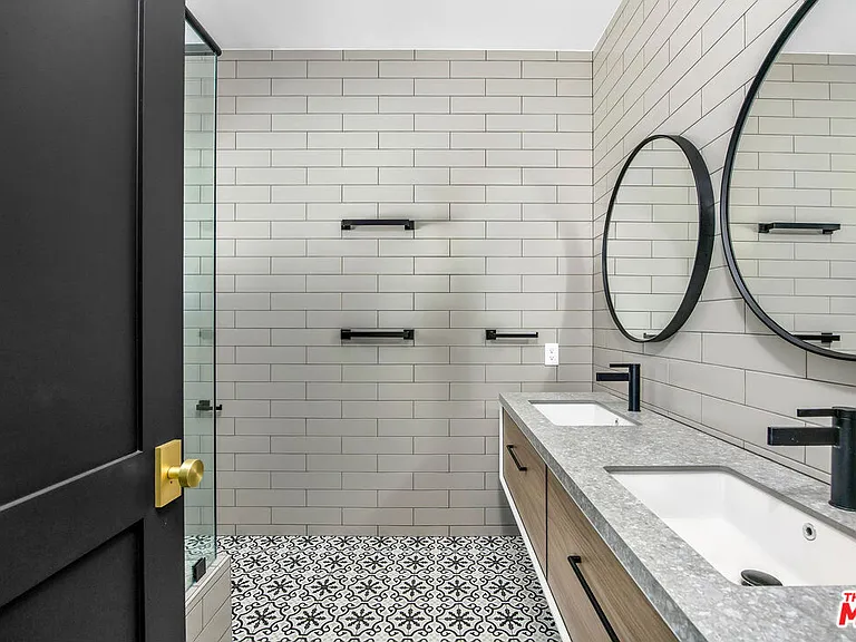 107 S Flores St #1/2 — Photo 12