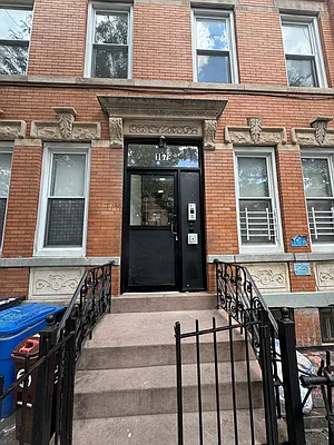 Rented by Pear NYC LLC | media 8