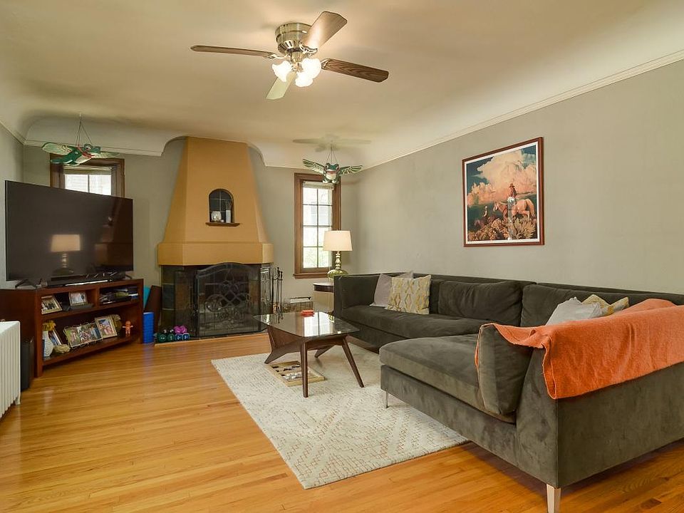 1st image of 2935 Ewing Ave S #2