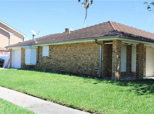 7671 Inlet Ln, New Orleans, LA 70128