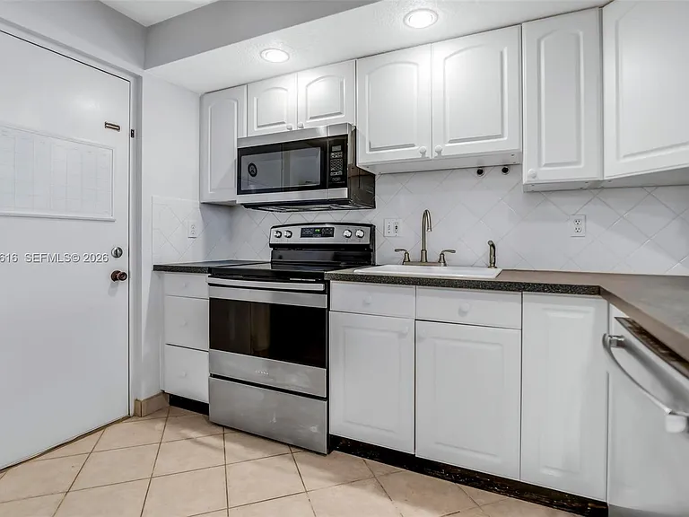 2322 S Cypress Bend Dr #311 — Photo 4