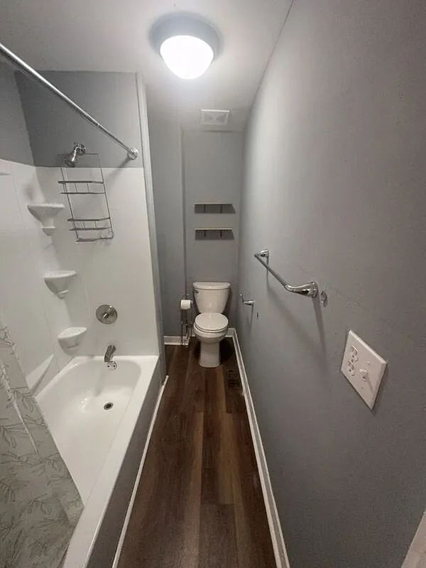 3 bed, 1.0 bath, 1800 sqft, $1,150 — Photo 3