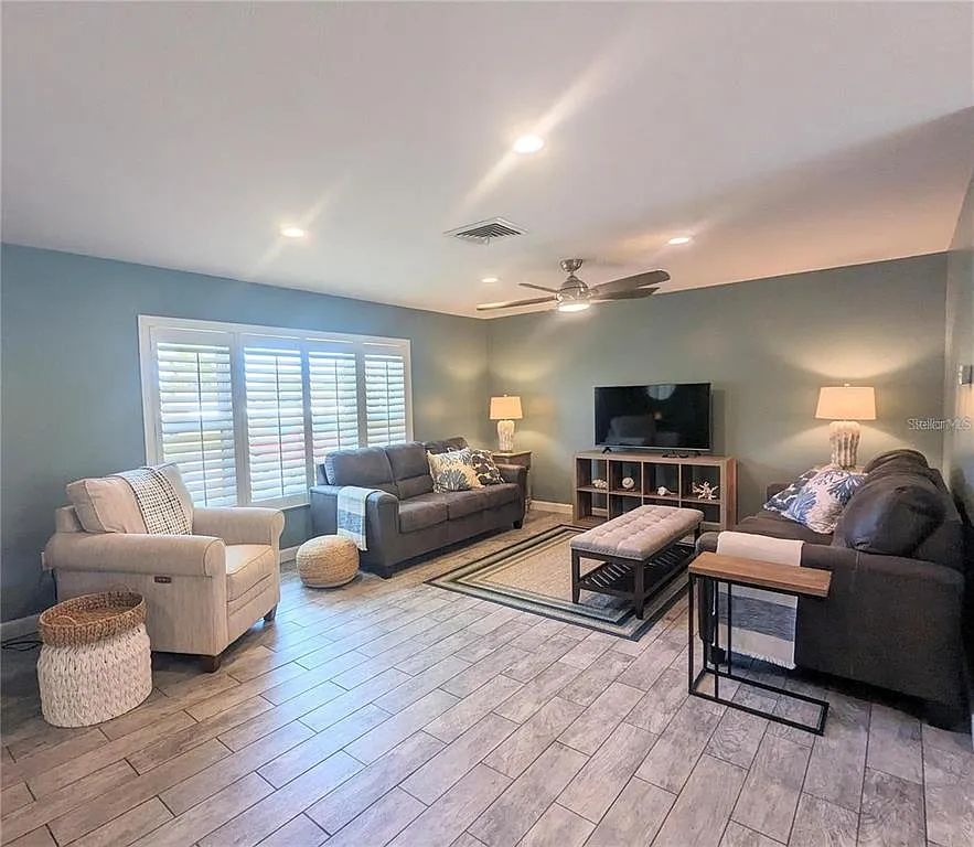 2 bed, 2.0 bath, 1524 sqft, $6,800 — Photo 4
