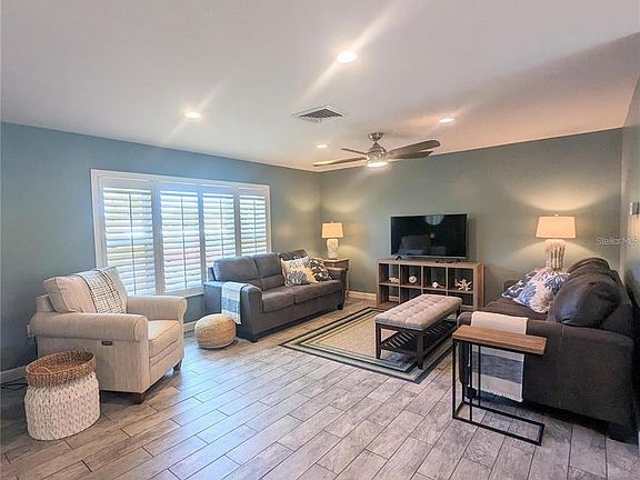 4th image of 3070 Gulf Gate Dr