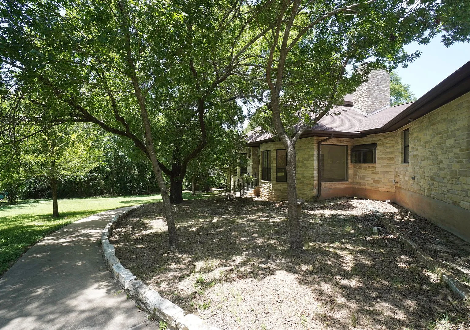 7BR/3BA Round Rock Retreat | Private Pool & Expansive Outdoor Living — Photo 3