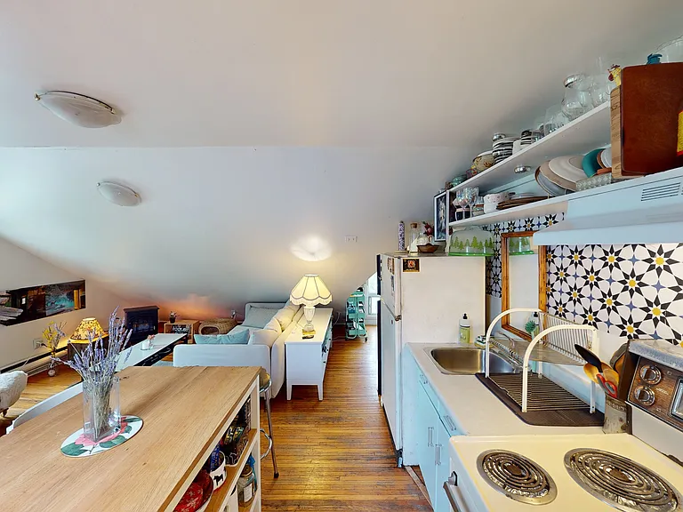 219 Bathurst St #3 — Photo 8