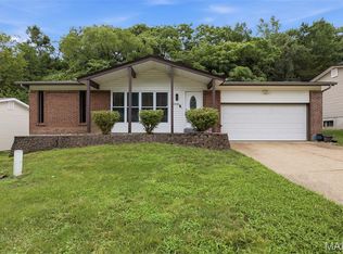 5018 Country Valley Dr, Imperial, MO 63052