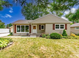 3908 Hillside Dr, Cedar Falls, IA 50613