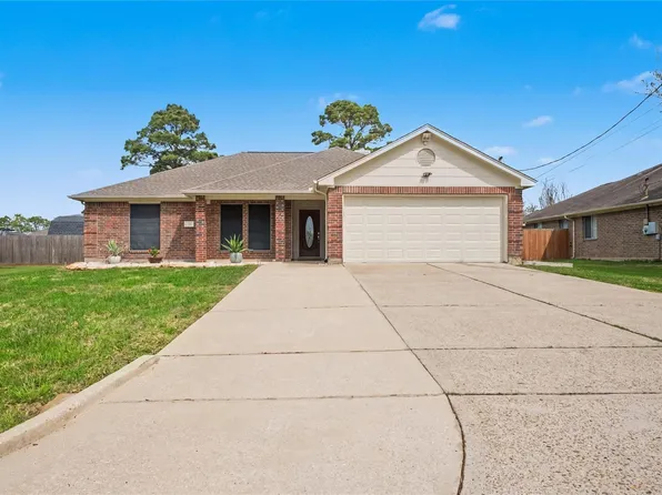 718 Fairfield St, La Porte, TX 77571
