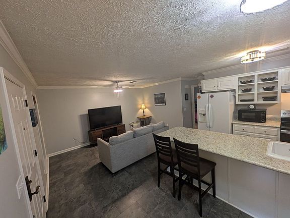 4th image of 1064 N Montgomery St APT A
