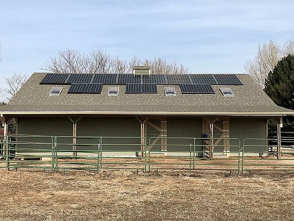 7.94 KWh House Solar on Barn