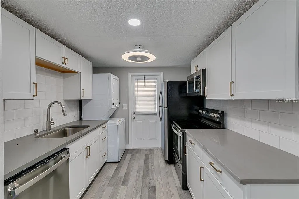 2 bed, 1.0 bath, 650 sqft, $1,600 — Photo 2