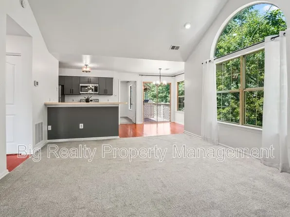 1116 Foxmeadow Dr, Royersford, PA 19468