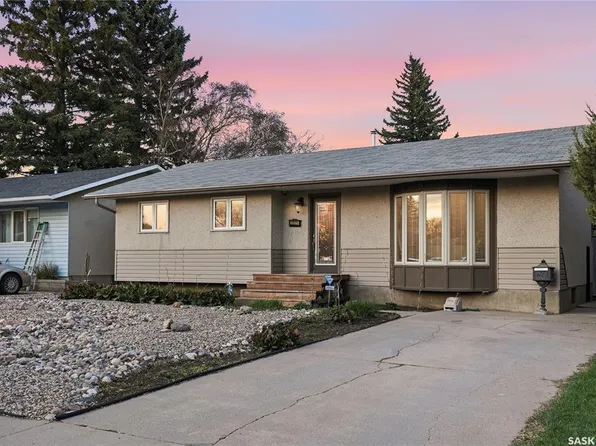 2225 Easthill, Saskatoon, SK S7J 3E1