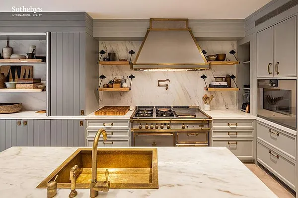 Sold by Sotheby's International Realty | media 10