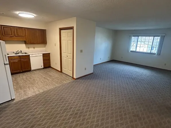 324 W 12th St, Kearney, NE