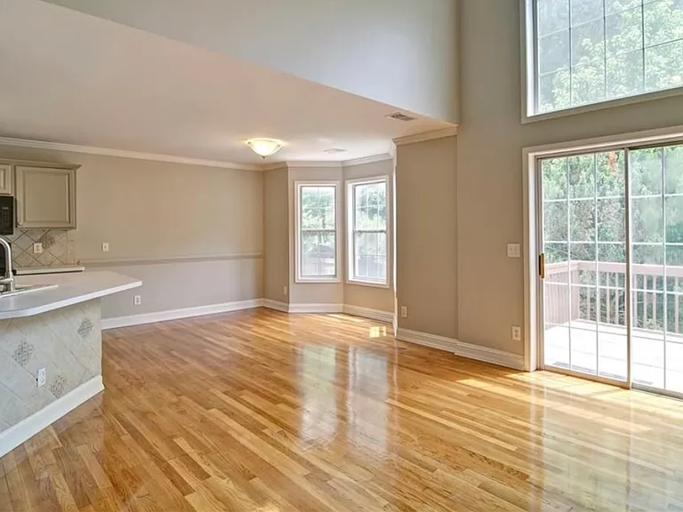 542 Parkstone Ln — Photo 10
