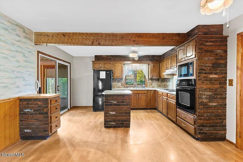 4th image of 1128 Wavell Road