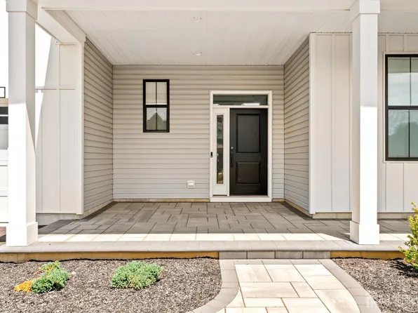 2 Evelyn Ct, Cranbury, NJ 08512