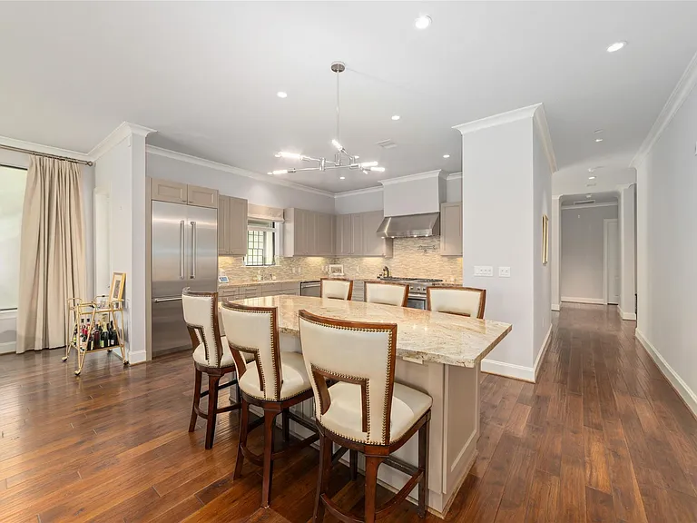 2221 Welch St #201 — Photo 21
