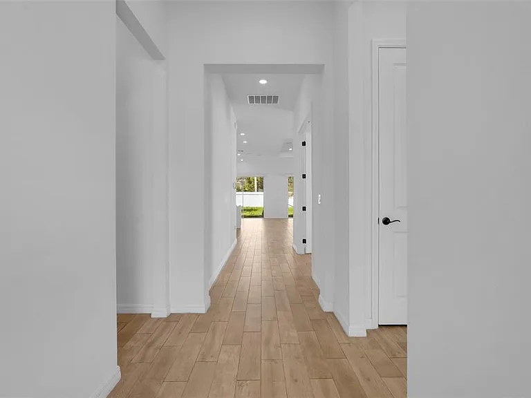 10393 Park Estates Ave — Photo 6
