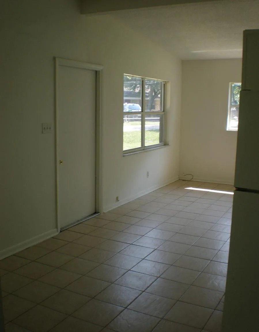 3 bed, 1000 sqft, $1,695 — Photo 4