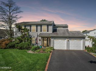 21 Appletree Road, Howell, NJ 07731